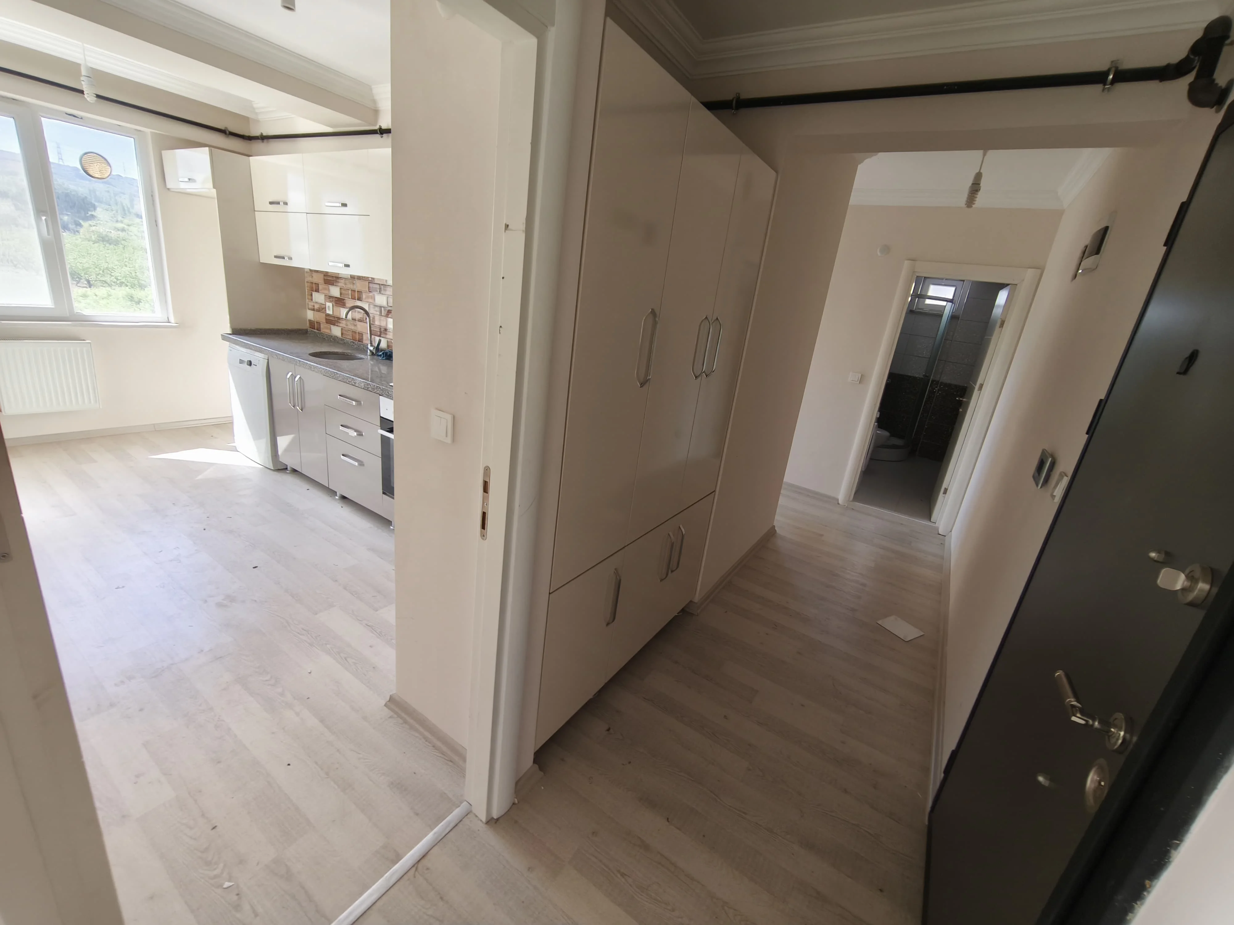LAPSEKİ MERKEZDE KİRALIK YENİ DAİRE !