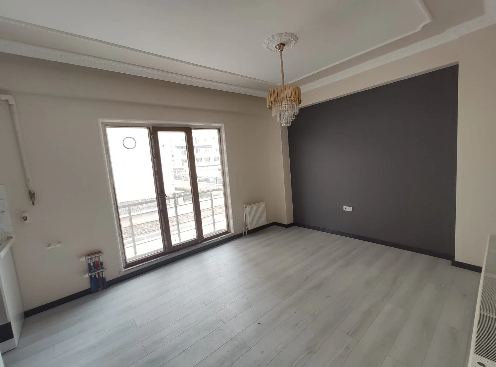 SATILIK 1+1 YÜKSEK GİRİŞ DAİRE – MERKEZDE, FERAH, YÜKSEK KİRA GETİRİLİ!