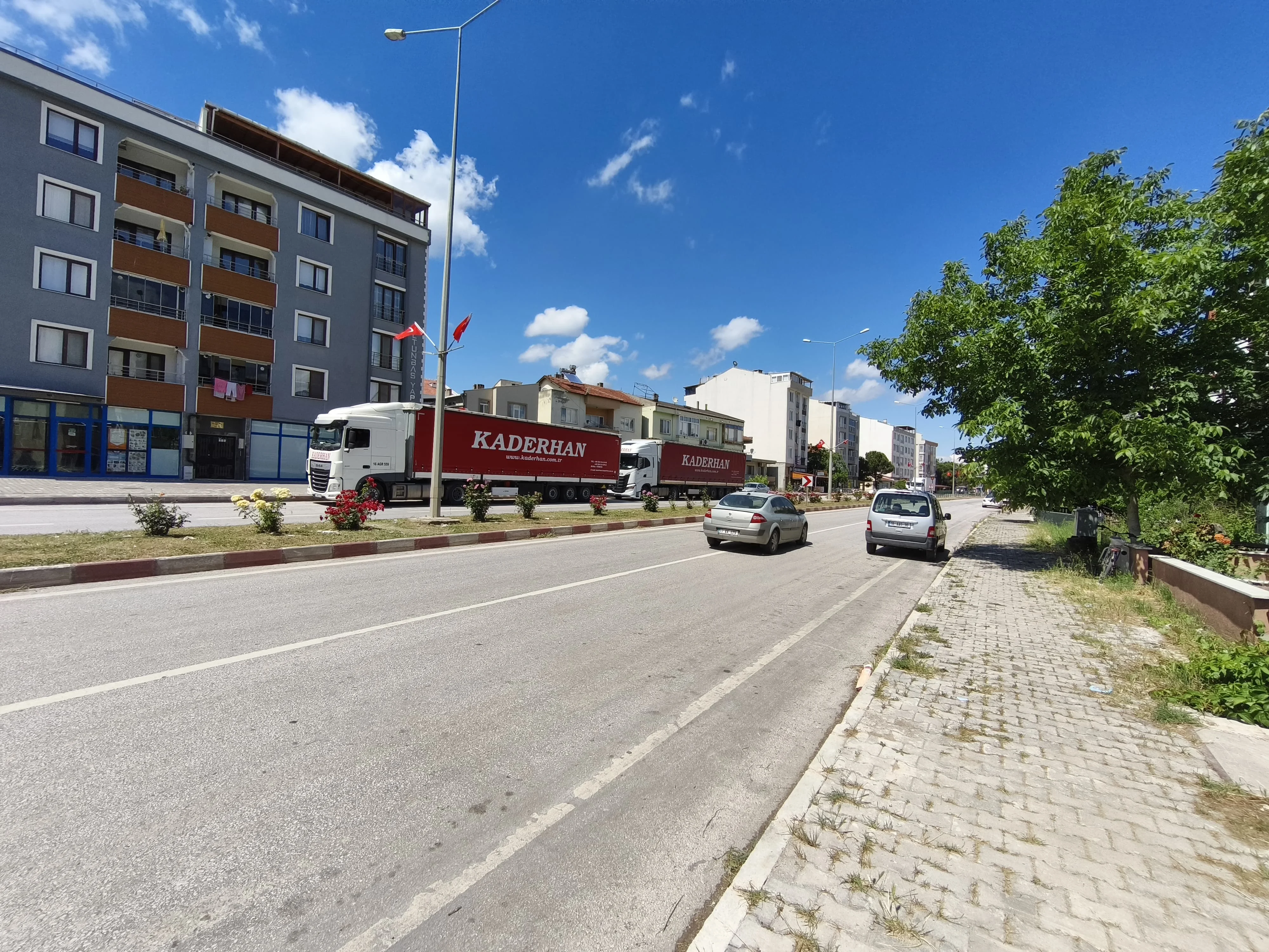 ÇANAKKALE / LAPSEKİ – ÇARDAK BELDESİ’NDE BAHÇELİ MÜSTAKİL 2 KATLI EV