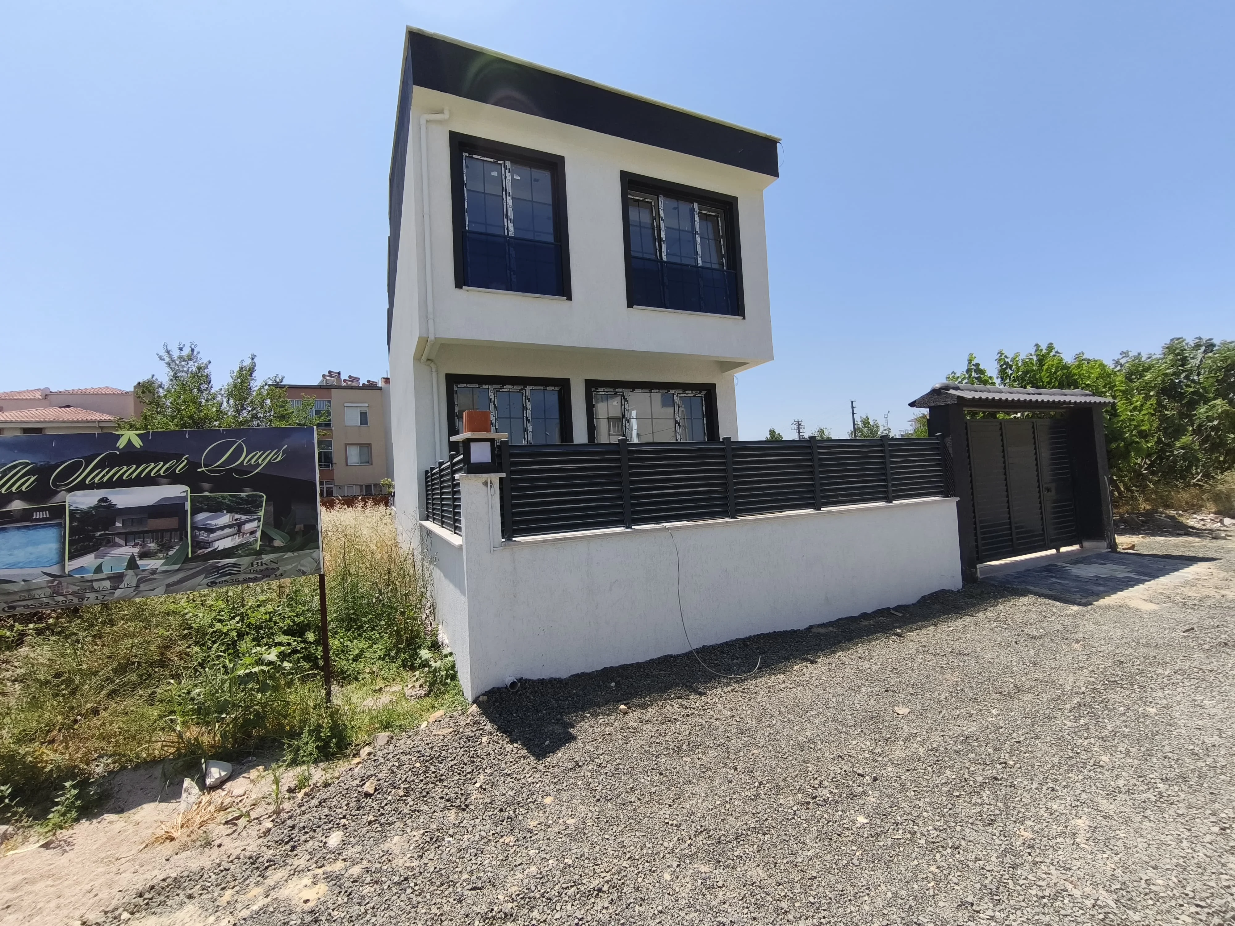 LAPSEKİ'DE SATILIK MÜSTAKİL HAVUZLU VİLLA