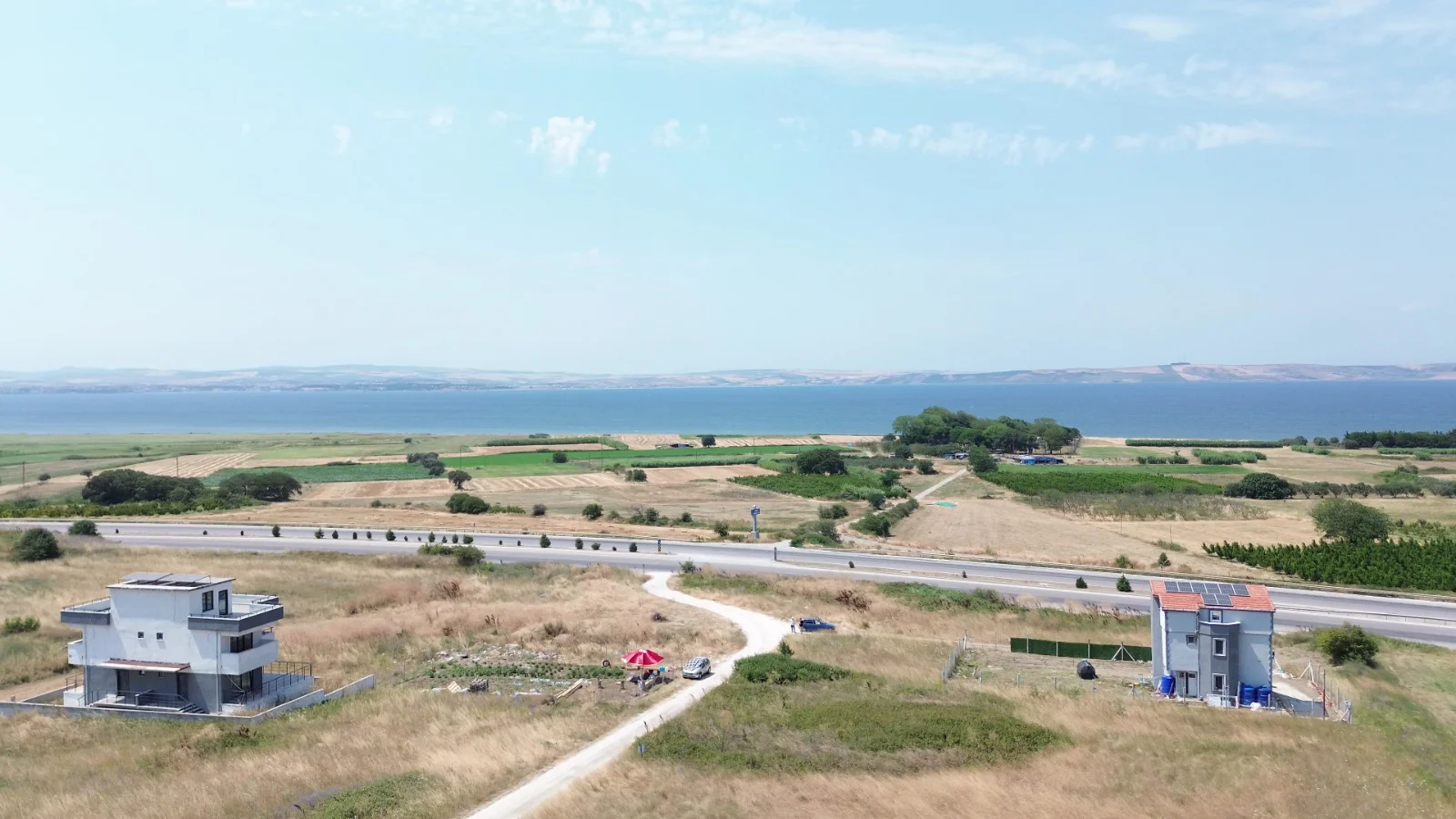 ÇANAKKALE LAPSEKİ ÇARDAK – ZİNCİRBOZAN MEVKİİNDE BOĞAZ MANZARALI YATIRIMLIK 2 ADET ARSA!