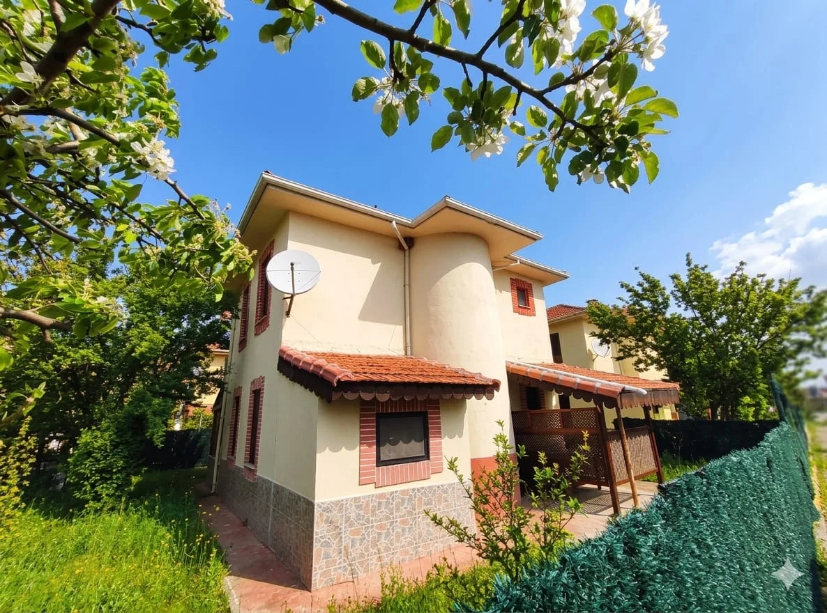 UMURBEY TATİL SİTESİNDE SATILIK VİLLA!