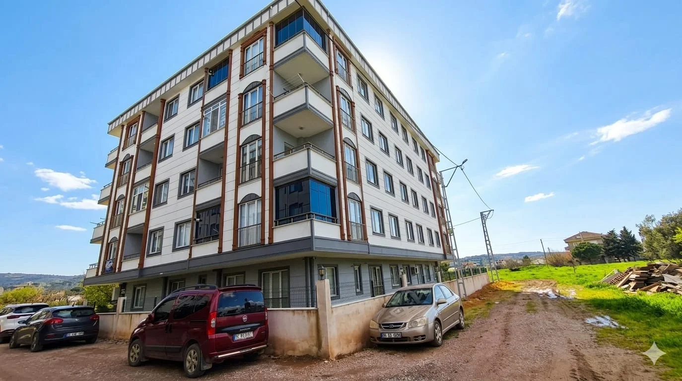 ÇARDAK KUM ADASI’NA YÜRÜME MESAFESİNDE, FULL EŞYALI FIRSAT DAİRE